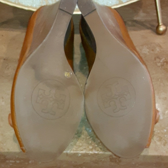 Tory Burch leather "Amanda" peep toe logo wedges - Picture 8 of 14